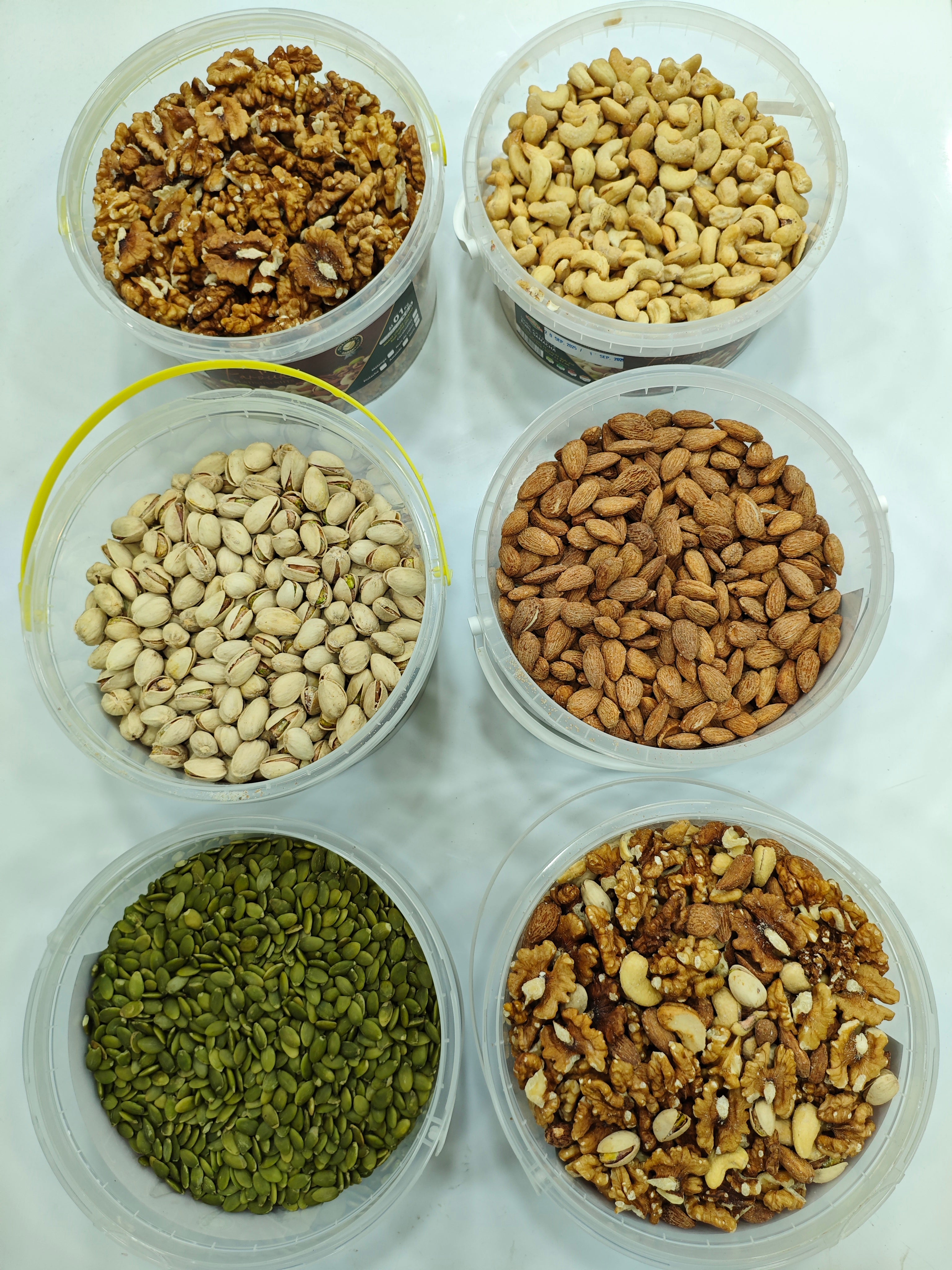 Farouk Platinum – تجميعة المكسرات الفاخرة 6×1كغ + هدية شوكولا ومحليات | Luxury Nuts Collection